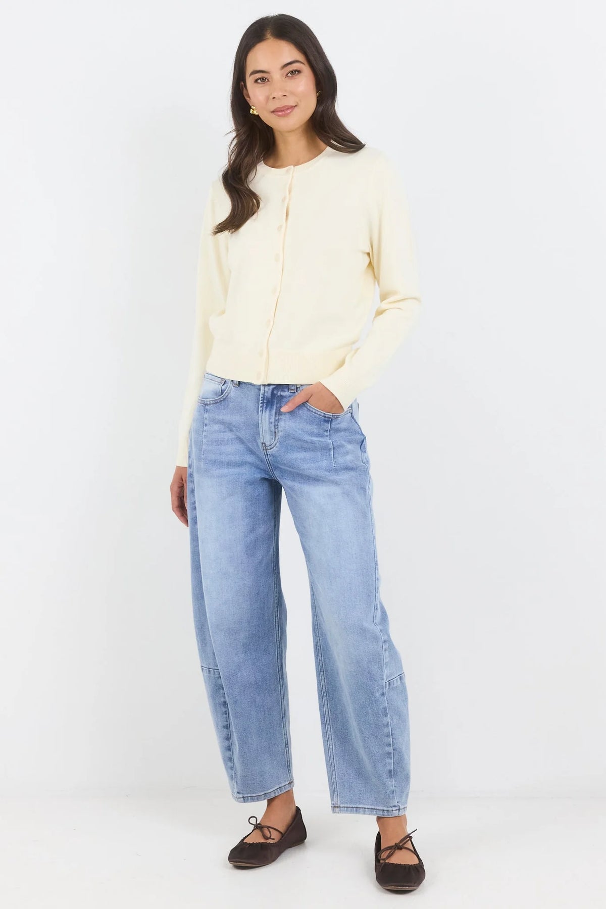 - Long sleeve design
- Crew neckline
- Button-front closure
- Fine gauge knit
- Soft butter colourway
- Ribbed cuffs, neckline and hem
- Fabric - 34% Nylon 34% Viscose 21% Polyester 8% Elastane 3% Cashmere
- Delicate, treat with care