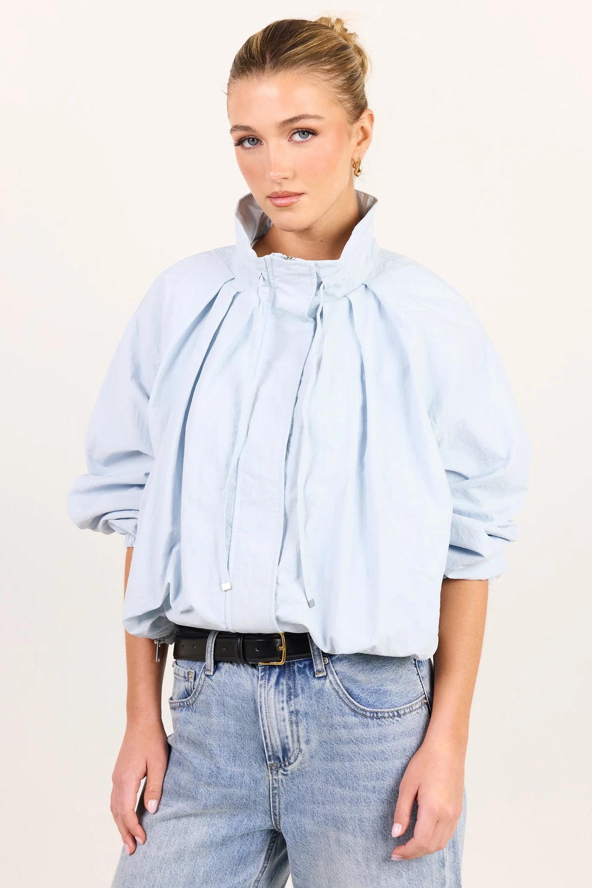 - High funnel neckline
- Long sleeves with elasticated cuffs
- Concealed zip-front fastening
- Adjustable neckline ties
- Relaxed oversized fit
- Elasticated hem
- Side pockets
- Fabric Composition - 100% Nylon