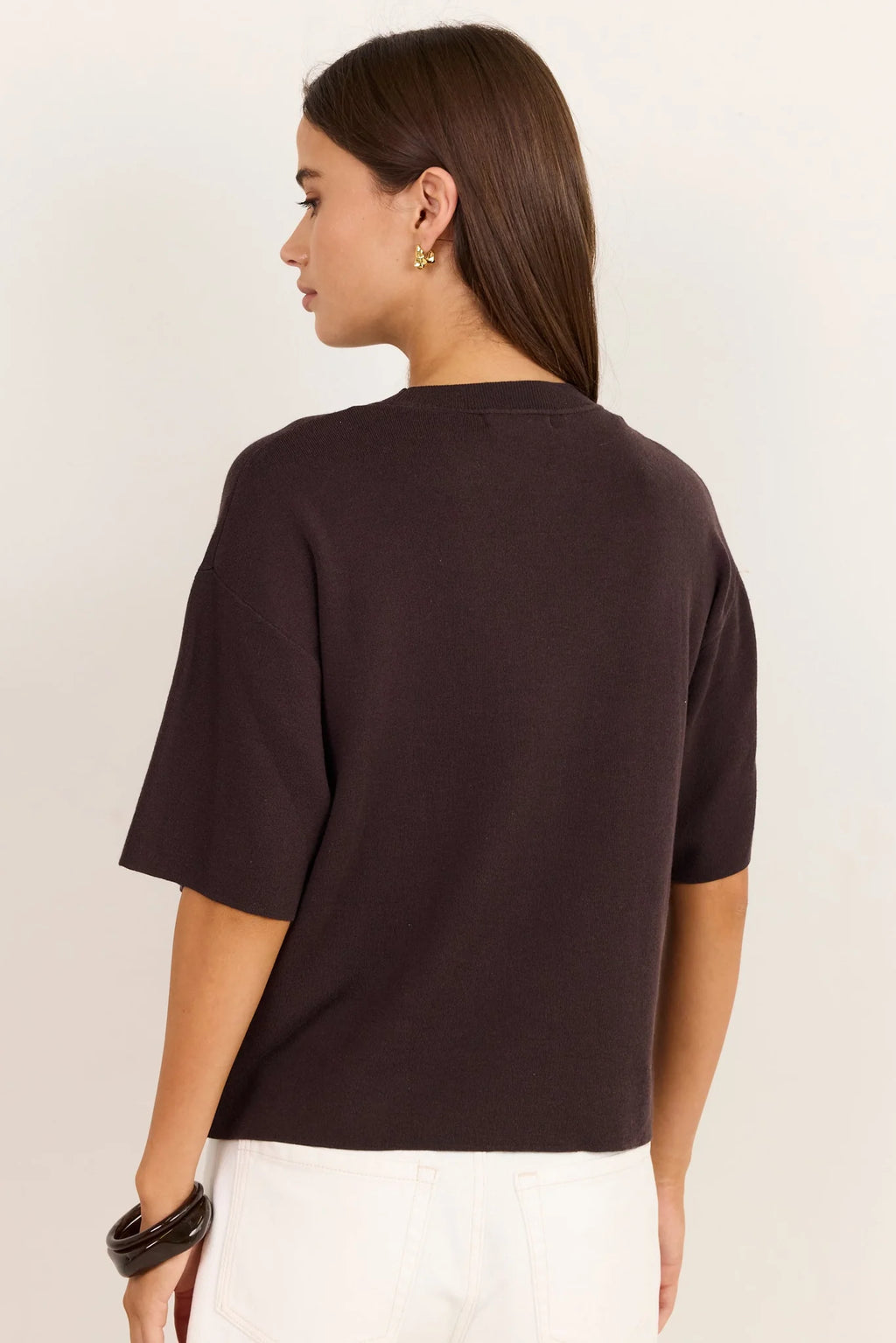 - Short sleeves
- Relaxed silhouette
- Lightweight knit finish
- Fabric Composition - 35% Lyocell, 30% Polyester, 20% Nylon, 10% Bamboo, 5% Linen
- Delicate garment