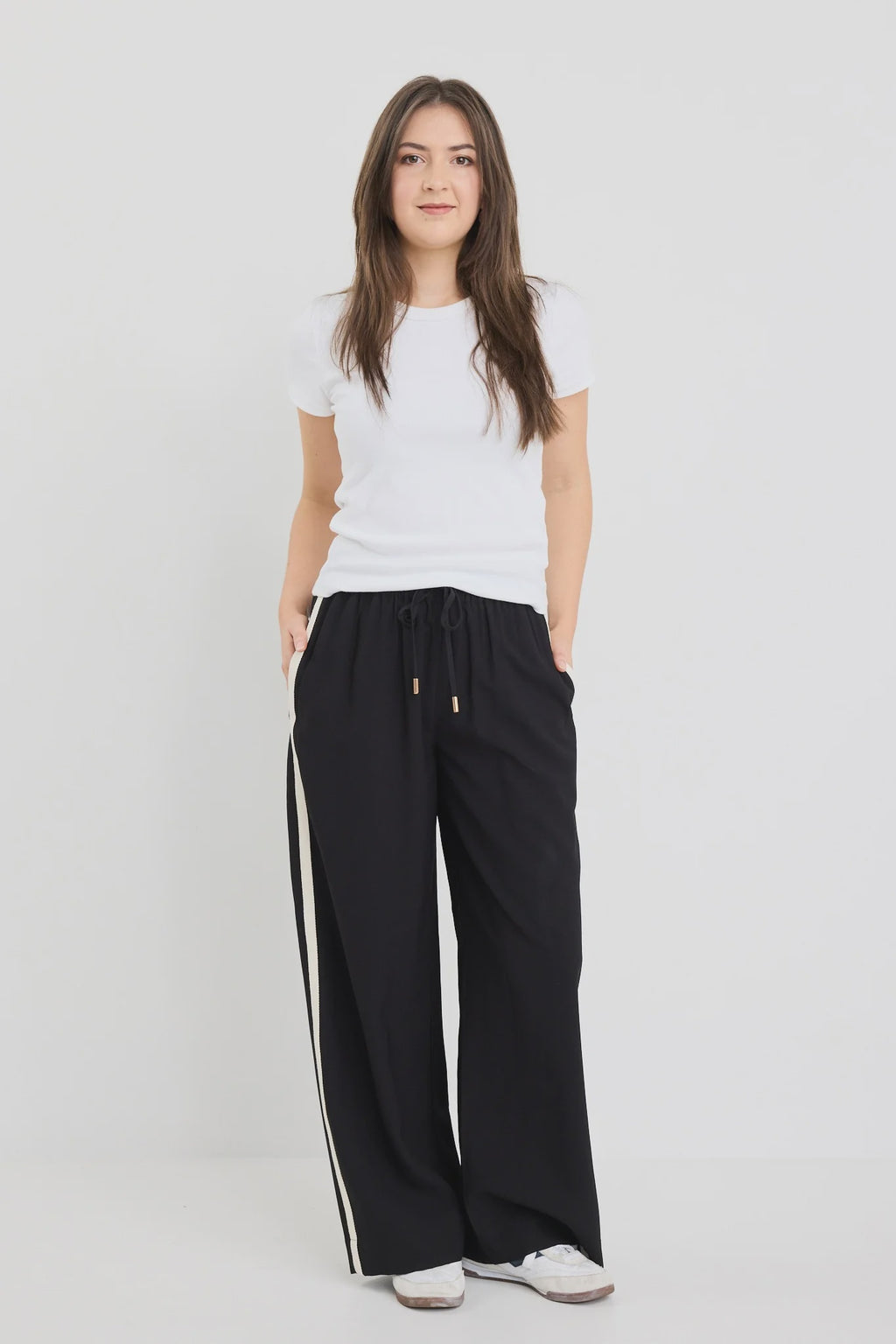 Meet your new wardrobe staple: the Petite Townie Pants in Black Matte. These pants are perfect for those looking for stylish yet comfortable pants for everyday. Crafted with a soft-touch viscose blend, these wide-leg pants adapt seamlessly to any occasion.&nbsp;