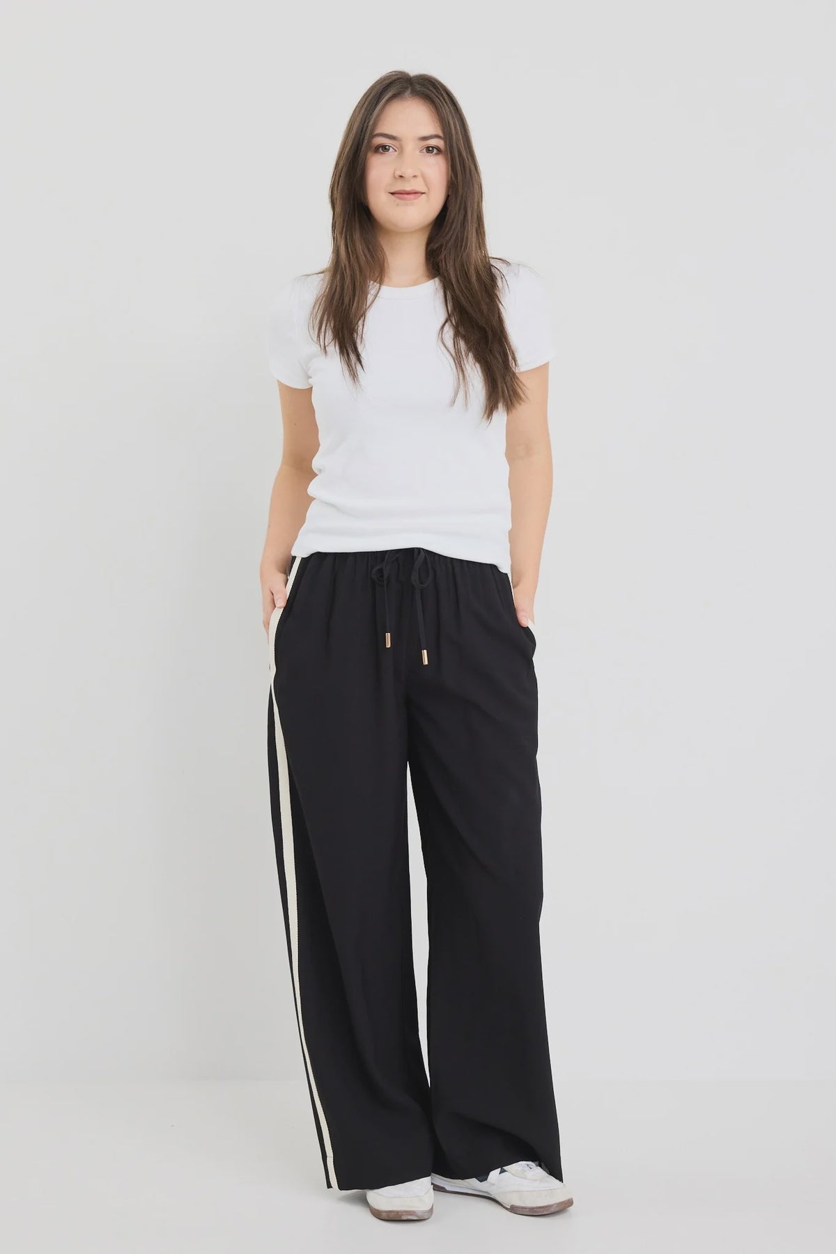Meet your new wardrobe staple: the Petite Townie Pants in Black Matte. These pants are perfect for those looking for stylish yet comfortable pants for everyday. Crafted with a soft-touch viscose blend, these wide-leg pants adapt seamlessly to any occasion.&nbsp;