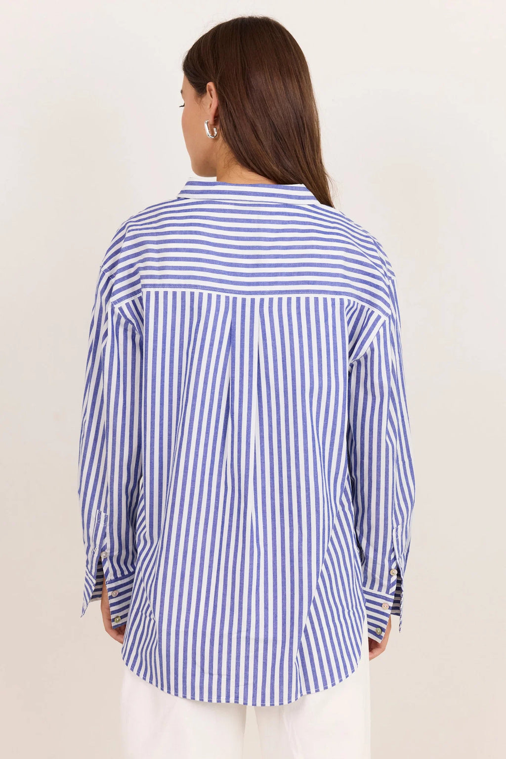 - Long sleeve design
- Button front
- Oversized fit
- Fabric Composition 100% Cotton