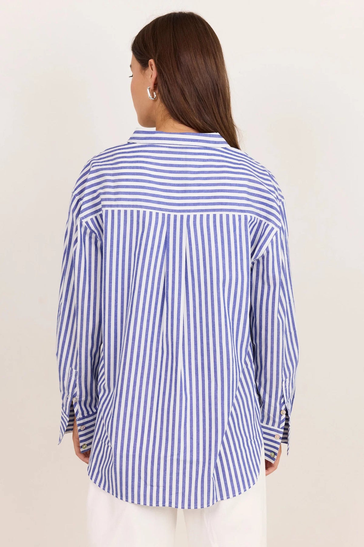 - Long sleeve design
- Button front
- Oversized fit
- Fabric Composition 100% Cotton