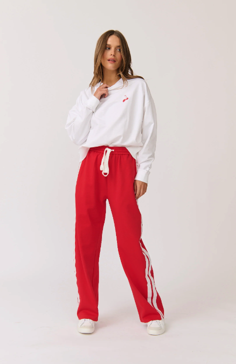 Step into comfort and style with Cartel and Willow's latest pant. Available in a variety of colours, you'll want them all! Pair this bright cherry option with the Sophie tee or ada slim sweater for a chic look.