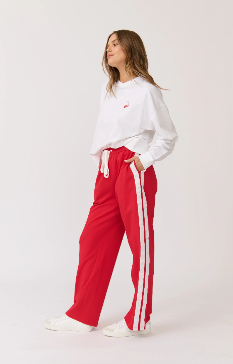 Step into comfort and style with Cartel and Willow's latest pant. Available in a variety of colours, you'll want them all! Pair this bright cherry option with the Sophie tee or ada slim sweater for a chic look.