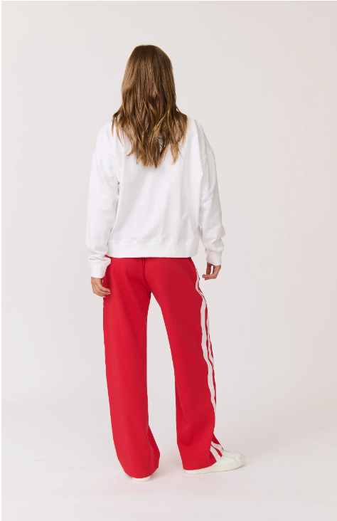 Step into comfort and style with Cartel and Willow's latest pant. Available in a variety of colours, you'll want them all! Pair this bright cherry option with the Sophie tee or ada slim sweater for a chic look.