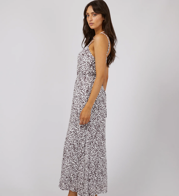 Get ready to wander in style with the Rhi Maxi Dress. Made from soft viscose, this dress offers both comfort and wanderlust-inspired style. With a figure-flattering silhouette that accentuates your waist and hips, it's perfect for any occasion - from a day at the coast to a beautiful dinner at night.&nbsp;