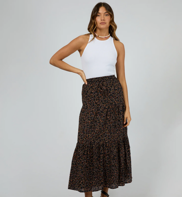 The Pip maxi skirt is perfect for Spring! Made from soft, stretchy polyester, this skirt is comfortable to wear. The turned over elastic waistband ensures maximum comfort. Pair it with sandals and your favourite tee for a stylish and cozy look.