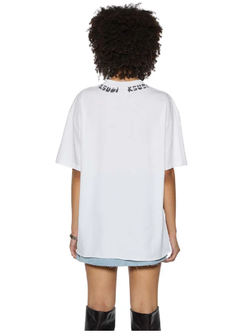 Made from premium European heavyweight cotton jersey, this boxy oversized t-shirt features a dropped shoulder and raw cut back hem for a comfortable fit. The vintage white wash adds a unique touch, while the Scrawl Ksubi logo smash printed around the neck rib band in contrast charcoal makes a bold statement. Get ready to turn heads with this tee, finished off with T-box embroidery.