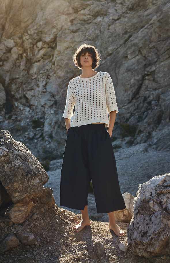 Wide-leg culotte design mimics a skirt
High elastic waistband for comfort
Side pockets included
Made from 100% cotton
Elegant and versatile for various looks