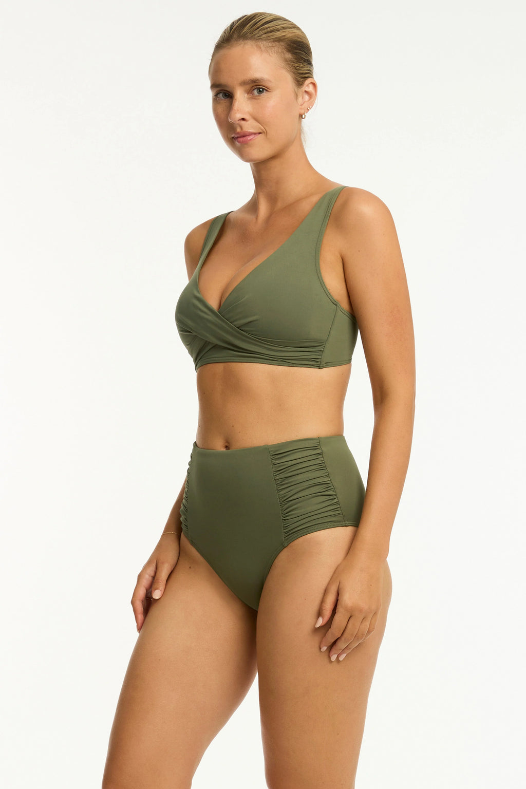 Multifit bust - best suited for cups A to DD
Fixed soft & cup support
Adjustable & convertible straps - adjust for comfort & to ensure the perfect fit
Adjustable back e-hook, to ensure a good fit underbust
Side boning for shape & side support
Powermesh lining for front & back support

Fabric Composition:
85% Recycled Nylon, 15% Elastane