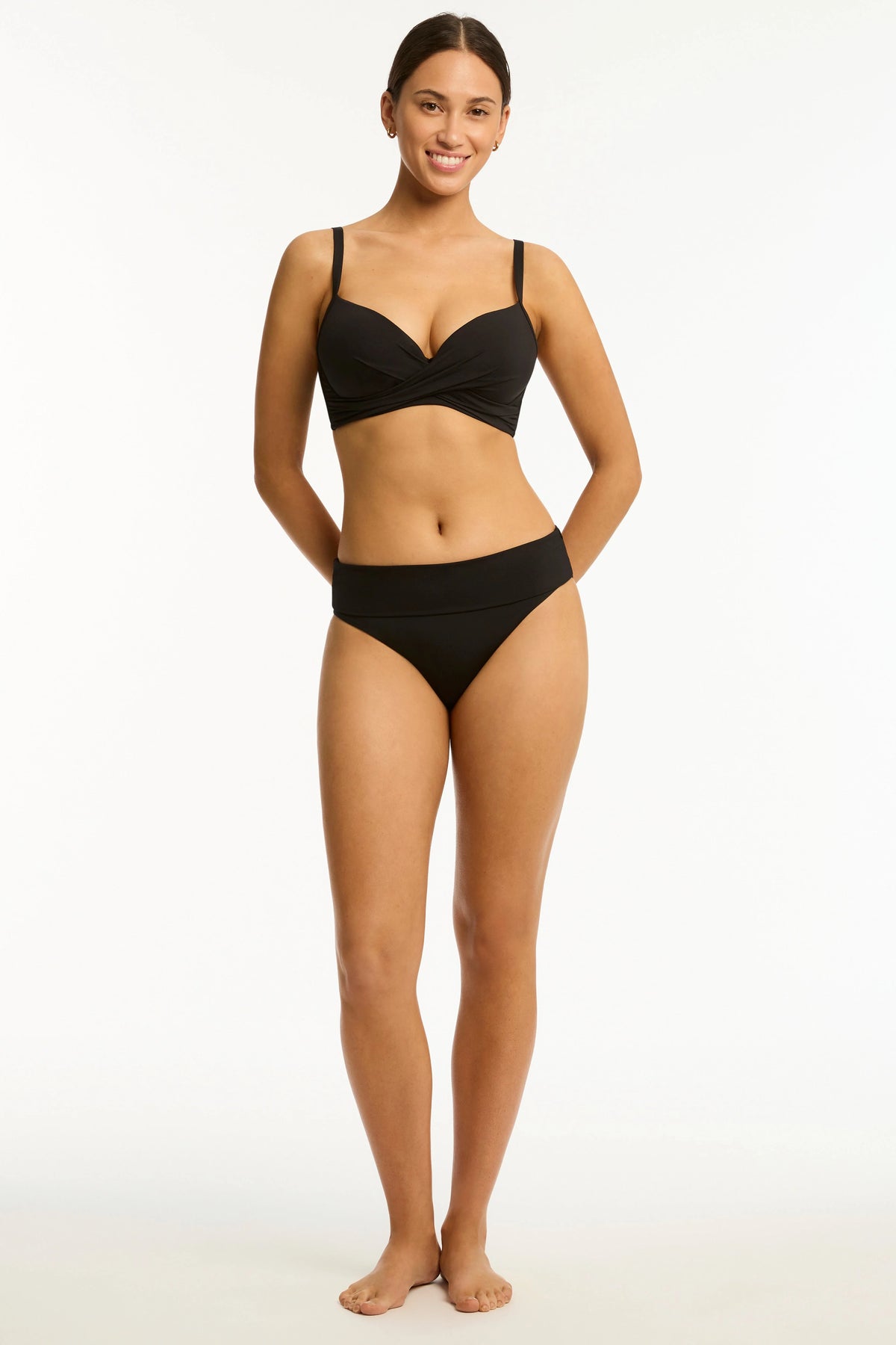Made from regenerated recycled nylon yarns

Soft folded waistband for comfort and versatility

Mid-rise pant base

Adjustable waistband—wear high-waisted or folded down

Powermesh lining for front and back support

Durable, soft-touch fabric with premium stretch

Designed with sustainability and innovation in mind

Fabric Composition
85% Recycled Nylon, 15% Elastane