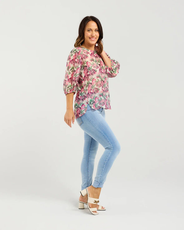 Floral blouse with three-quarter voluminous sleeves

Back button detailing for a chic touch

Relaxed silhouette perfect for summer styling

Crafted from 85% Tencel, 15% Nylon for softness and breathability

A versatile piece to dress up or down with ease