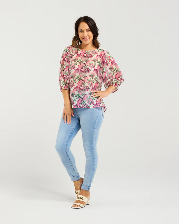 Floral blouse with three-quarter voluminous sleeves

Back button detailing for a chic touch

Relaxed silhouette perfect for summer styling

Crafted from 85% Tencel, 15% Nylon for softness and breathability

A versatile piece to dress up or down with ease