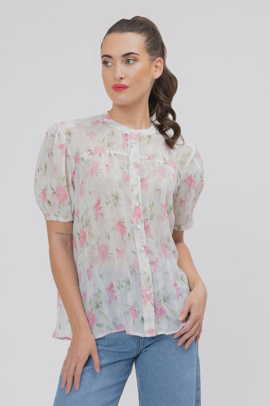 95% Polyester, 5% Spandex

Sheer floral blouse in soft pink Crinkle Blossom print

Delicate pleat detailing for added texture

Puffed short sleeves with a feminine silhouette

Lightweight and versatile for layering or wearing alone