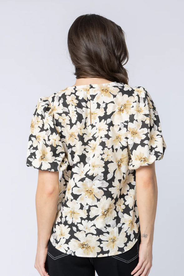 All-over crinkle texture for a soft, relaxed finish

Delicate floral print adds feminine detail

Round neckline with button keyhole at the back

Elasticated cuffs for comfortable wear

Unlined with a standard, easy fit