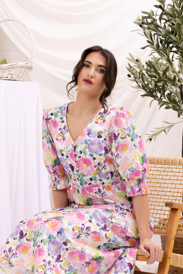 Signature Summer Lovin print for a bold, romantic look

3/4 sleeves with shirred detail for comfort and charm

Flattering V-neckline

Feminine, easy-wear silhouette

Crafted from breathable 100% cotton

Perfect for dressing up or down

Effortless styling: pair with white sneakers for daytime or elevate with heels and gold jewellery for special occasions