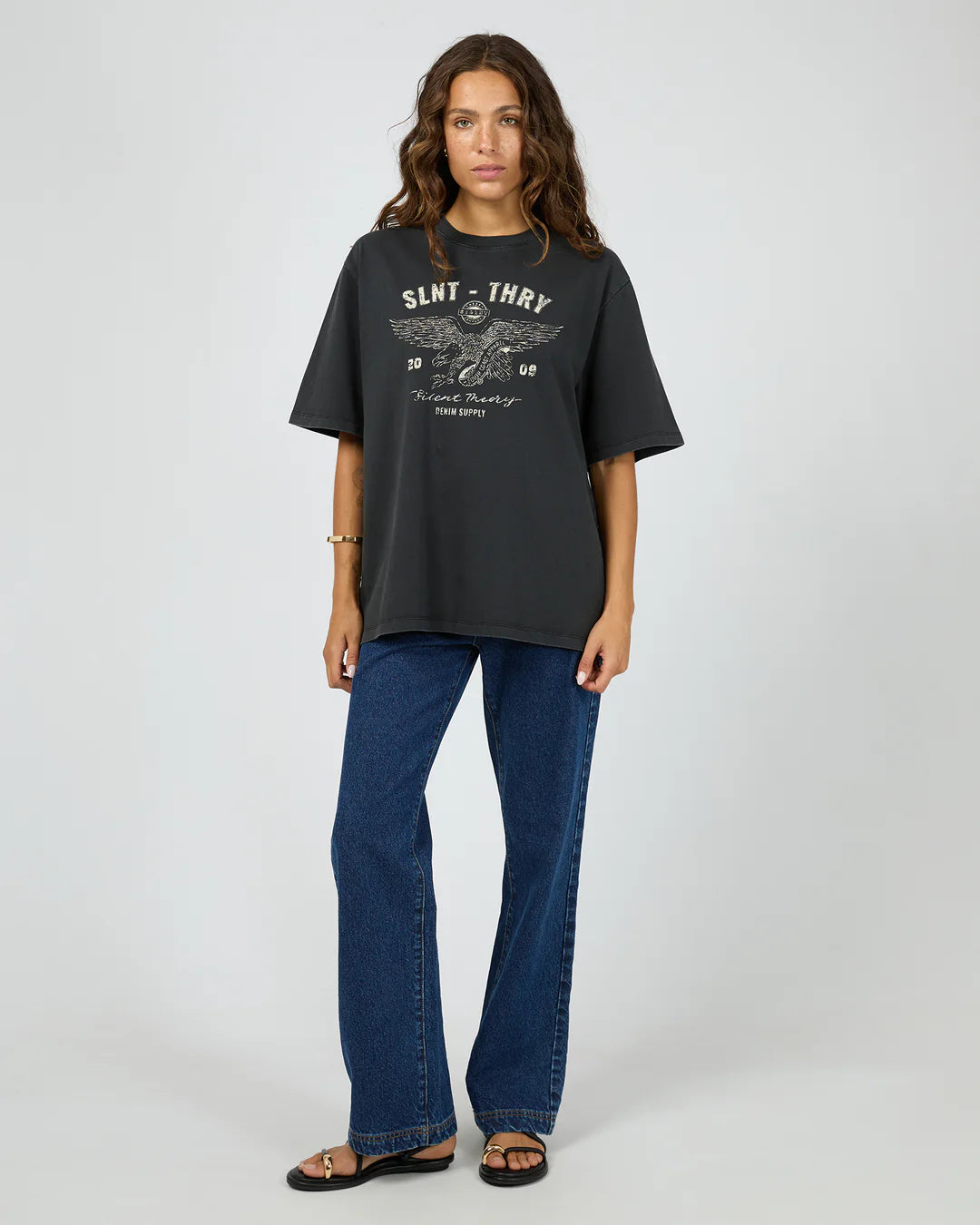 Oversized fit
Graphic print
Soft wash effect
100% Cotton
Model is wearing size 8