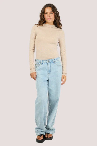 Classic women's oat long sleeve layering top
Perfect basic long sleeve tee for everyday wear
Designed to layer under shirts, dresses, and jackets
Clean, minimal styling in a versatile oat colourway
Comfortable fit ideal for all-day wear
Soft-feel fabrication that sits smoothly against the skin
Timeless wardrobe essential and best-selling style
40% Nylon 30% Acrylic 21% Recycled Polyester 9% Wool