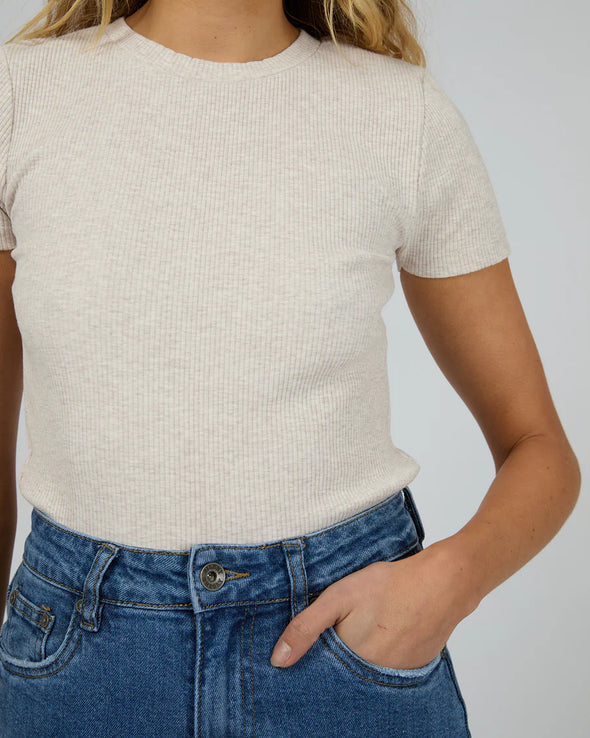 Upgrade your basics game with the Bella Tee by Silent Theory! This slim-fitting t-shirt is made from ribbed fabric and features capped sleeves, adding a touch of style to a classic silhouette. Don't wait, add it to your cart now!