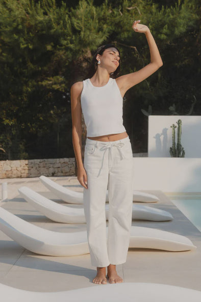 100% Cotton denim

High-rise fit for a flattering waistline

Barrel-leg cut for a modern, relaxed silhouette

Soft ecru wash for versatile styling

Self-tie waist belt for an adjustable fit