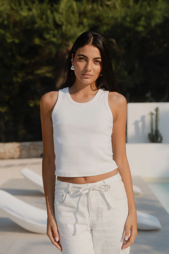 100% Cotton denim

High-rise fit for a flattering waistline

Barrel-leg cut for a modern, relaxed silhouette

Soft ecru wash for versatile styling

Self-tie waist belt for an adjustable fit