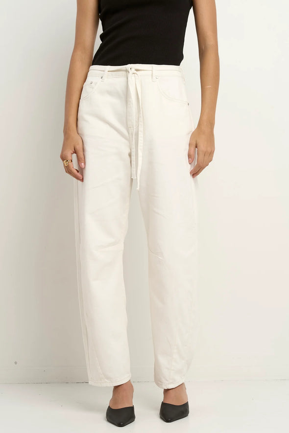 100% Cotton denim

High-rise fit for a flattering waistline

Barrel-leg cut for a modern, relaxed silhouette

Soft ecru wash for versatile styling

Self-tie waist belt for an adjustable fit