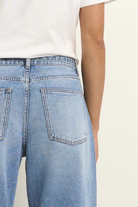 100% Cotton denim

High-rise fit for a flattering waistline

Barrel-leg cut for a relaxed, on-trend look

Soft light blue wash for everyday versatility

Self-tie waist belt for added shape and styling
