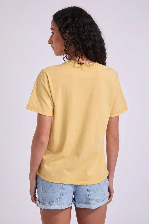 Relaxed, shrunken baby-tee silhouette for effortless style

Crew neckline for classic comfort

Vintage-inspired graphics with a slightly worn look

Short sleeves for warm-weather wear

Wrangler branding for authentic detail

Fabric: 51% Recycled Cotton, 49% Cotton