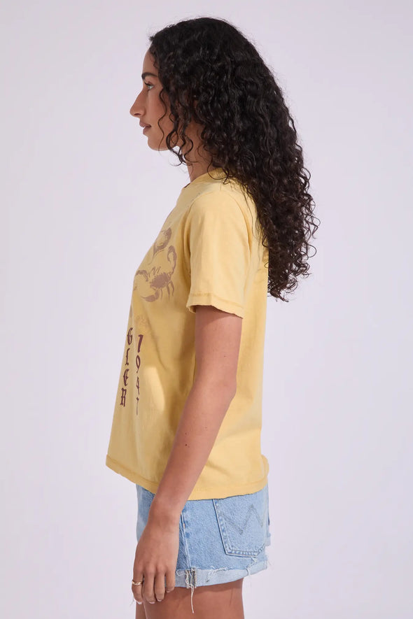 Relaxed, shrunken baby-tee silhouette for effortless style

Crew neckline for classic comfort

Vintage-inspired graphics with a slightly worn look

Short sleeves for warm-weather wear

Wrangler branding for authentic detail

Fabric: 51% Recycled Cotton, 49% Cotton