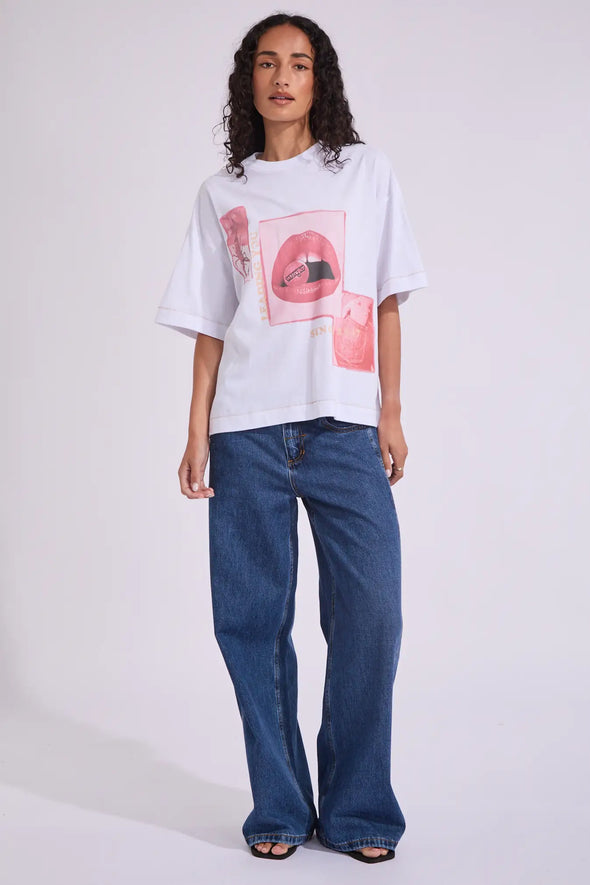 Relaxed, boxed fit with dropped sleeves for a modern silhouette

Crew neckline for classic styling

Bold graphic print to the front

Contrast stitch details for a subtle design edge

Made from 100% soft, breathable cotton