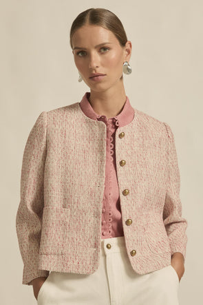 100% polyester boucle

Vintage-inspired pink for a romantic, feminine mood

Fully lined in soft stretch fabric for added comfort

Round neckline and cropped fit for styling versatility

Brushed-brass domed buttons for elevated detailing

Rounded-off front pockets blending into the boucle texture
