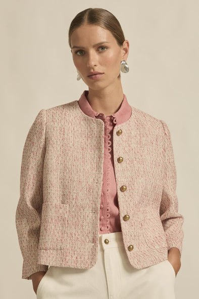 100% polyester boucle

Vintage-inspired pink for a romantic, feminine mood

Fully lined in soft stretch fabric for added comfort

Round neckline and cropped fit for styling versatility

Brushed-brass domed buttons for elevated detailing

Rounded-off front pockets blending into the boucle texture