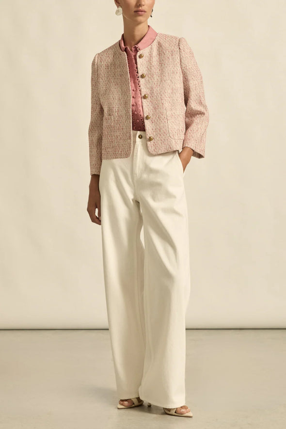 100% polyester boucle

Vintage-inspired pink for a romantic, feminine mood

Fully lined in soft stretch fabric for added comfort

Round neckline and cropped fit for styling versatility

Brushed-brass domed buttons for elevated detailing

Rounded-off front pockets blending into the boucle texture