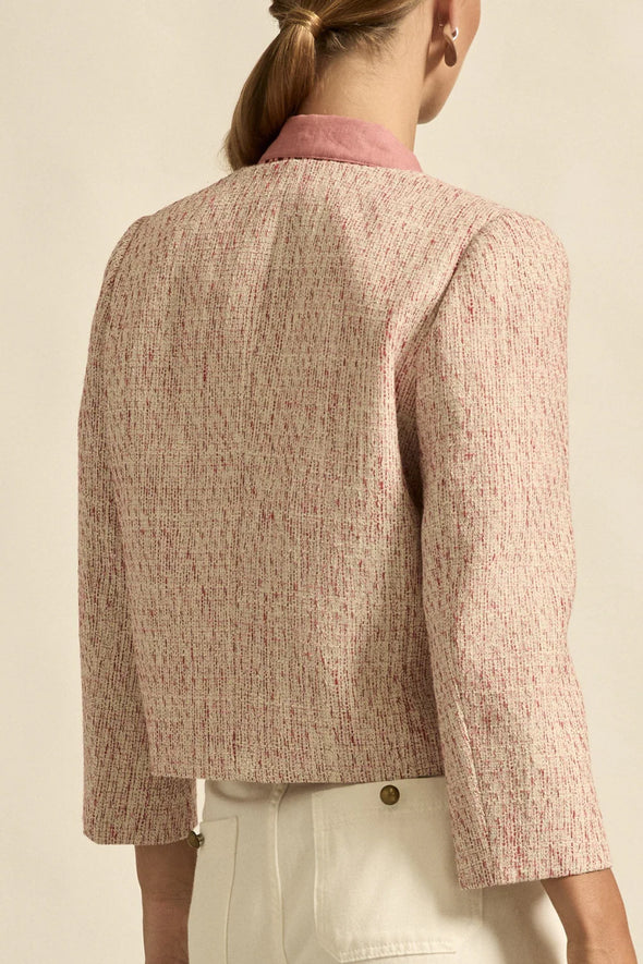 100% polyester boucle

Vintage-inspired pink for a romantic, feminine mood

Fully lined in soft stretch fabric for added comfort

Round neckline and cropped fit for styling versatility

Brushed-brass domed buttons for elevated detailing

Rounded-off front pockets blending into the boucle texture