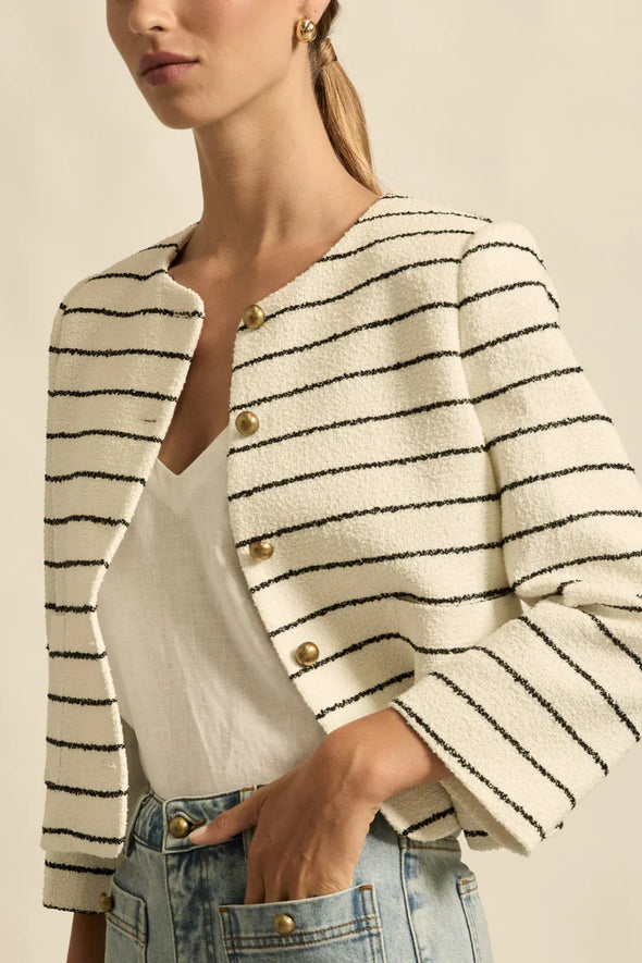 Crafted in 100% cotton

Fully lined in soft stretch fabric for all day comfort

Summer-weight boucle texture with a timeless feel

Round neckline and cropped silhouette for styling versatility

Brushed brass domed buttons for a refined accent

Rounded off front pockets that blend seamlessly into the boucle

Classic tailoring influence with a modern edge