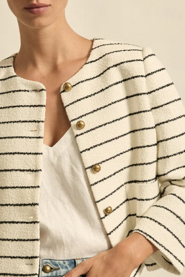 Crafted in 100% cotton

Fully lined in soft stretch fabric for all day comfort

Summer-weight boucle texture with a timeless feel

Round neckline and cropped silhouette for styling versatility

Brushed brass domed buttons for a refined accent

Rounded off front pockets that blend seamlessly into the boucle

Classic tailoring influence with a modern edge