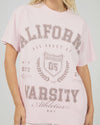 The Cali Relaxed Tee adds a splash of sunshine to your outfit with its soft light pink hue and vintage “California” washed block print. Designed for ultimate comfort, its relaxed fit pairs effortlessly with your favourite denim cut-offs or a breezy skirt. Perfect for easygoing spring days, this tee is your new go-to for casual, carefree style.
