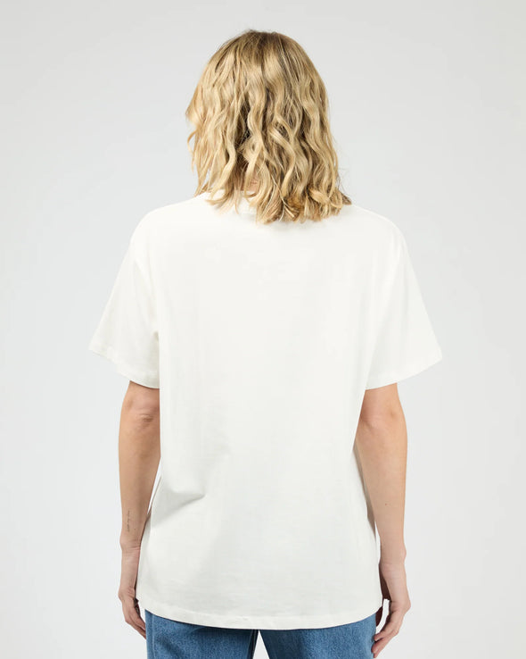The Rocky Mountains Relaxed Tee wraps you in soft 100% cotton comfort, spotlighting a vintage-style Colorado peaks graphic that’s faded just like your best adventure stories. With its easy, relaxed fit, this tee effortlessly teams up with denim, joggers, or athleisure for a chill, timeless vibe that’s as bold as the mountains themselves.