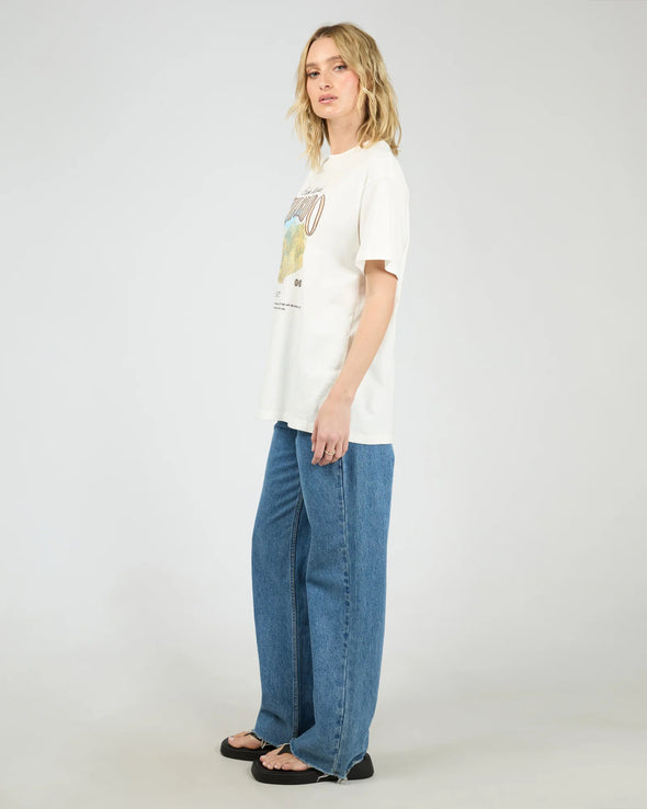 The Rocky Mountains Relaxed Tee wraps you in soft 100% cotton comfort, spotlighting a vintage-style Colorado peaks graphic that’s faded just like your best adventure stories. With its easy, relaxed fit, this tee effortlessly teams up with denim, joggers, or athleisure for a chill, timeless vibe that’s as bold as the mountains themselves.