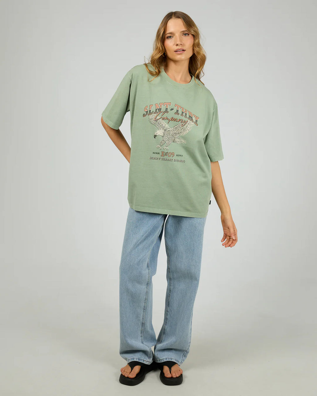 Oversized fit
Graphic print
Soft wash effect
100% Cotton