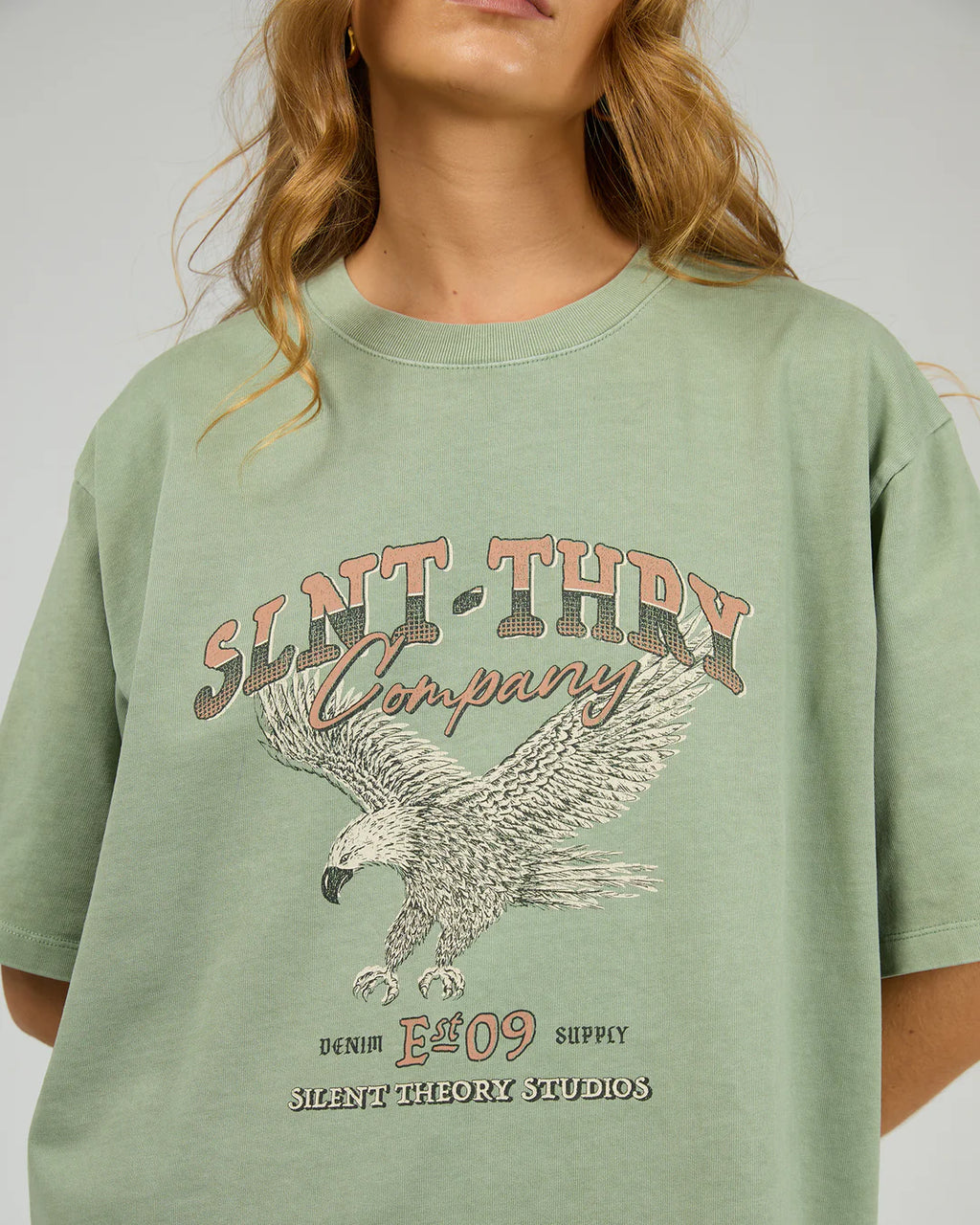 Oversized fit
Graphic print
Soft wash effect
100% Cotton