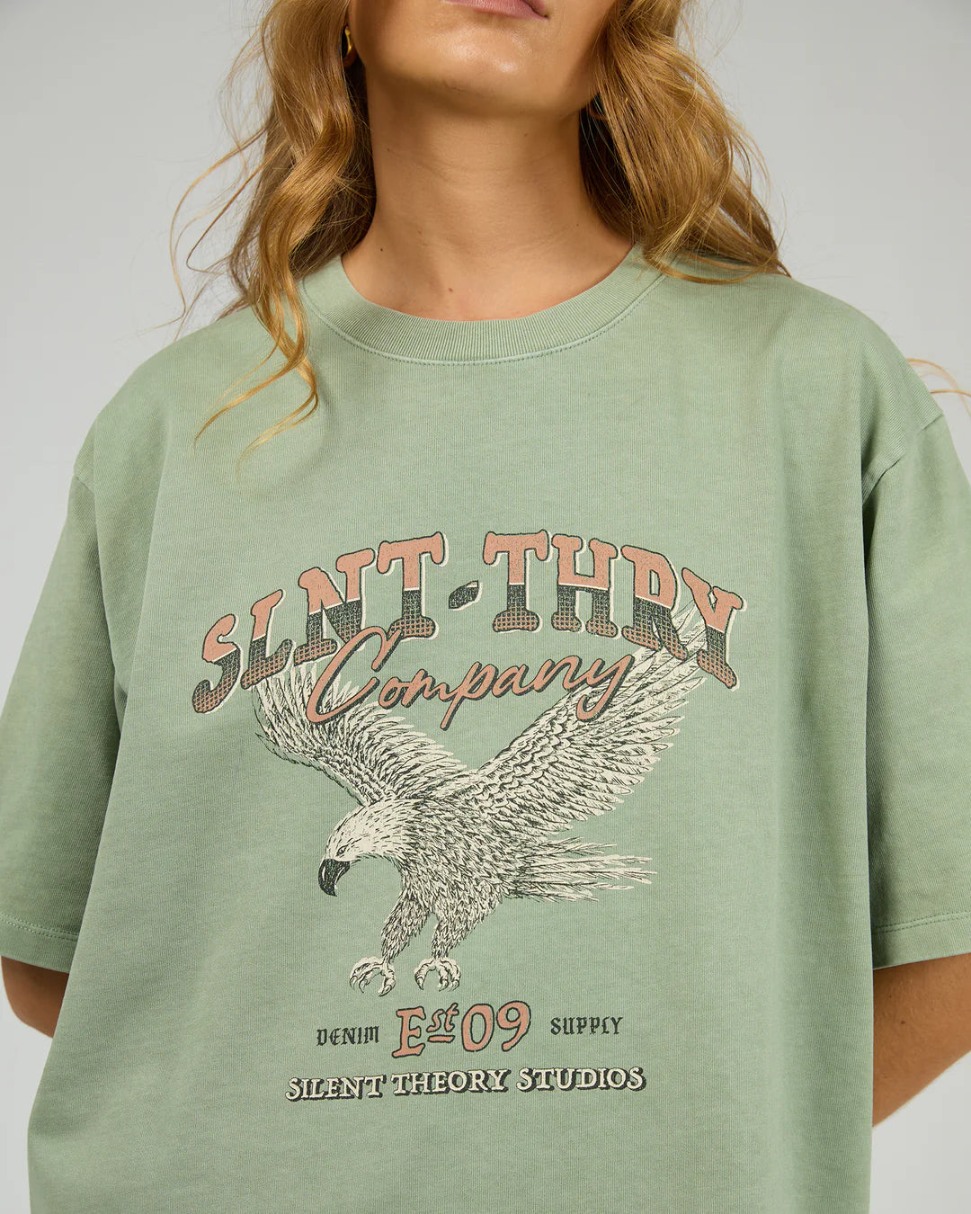 Oversized fit
Graphic print
Soft wash effect
100% Cotton