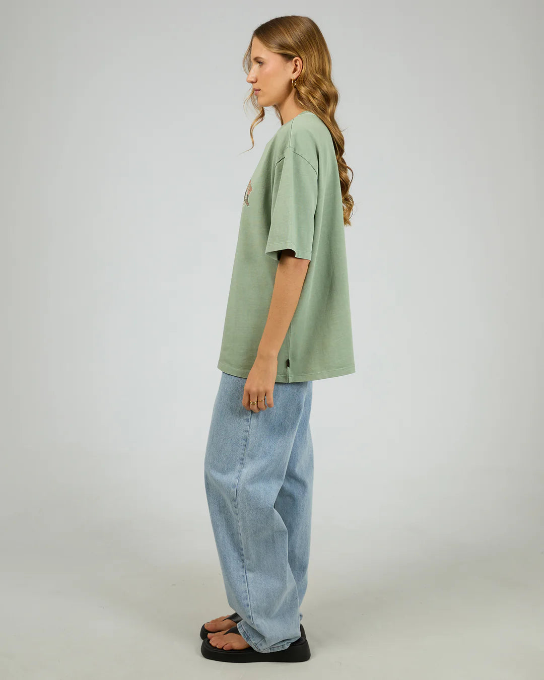 Oversized fit
Graphic print
Soft wash effect
100% Cotton