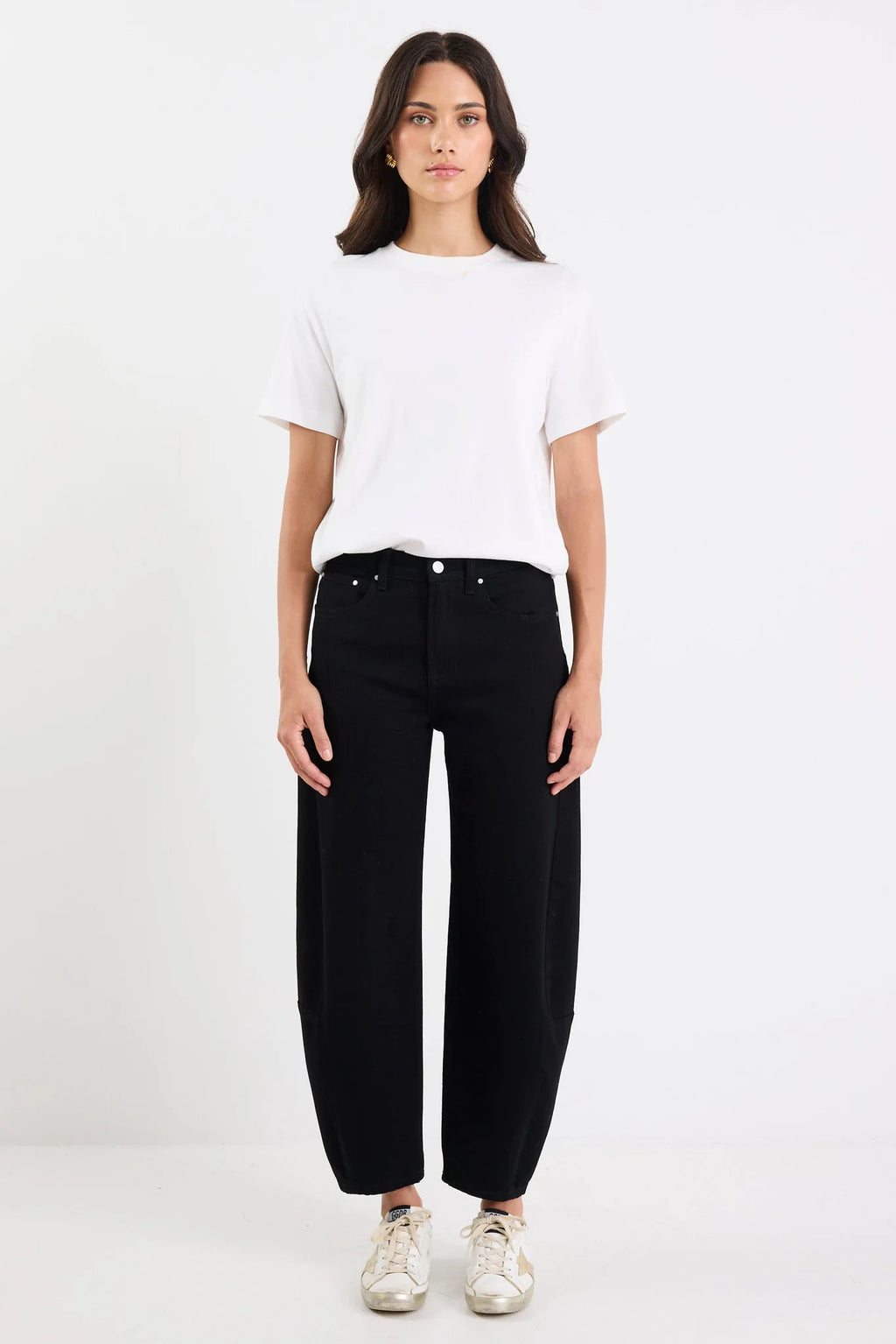 - Soft feel with just the right amount of give for all-day wear
- Jet black wash offers an elevated, versatile finish
- Dark denim - Wash before wear
- Fabric - 62% cotton, 35% polyester, 2% viscose, 1% elastane