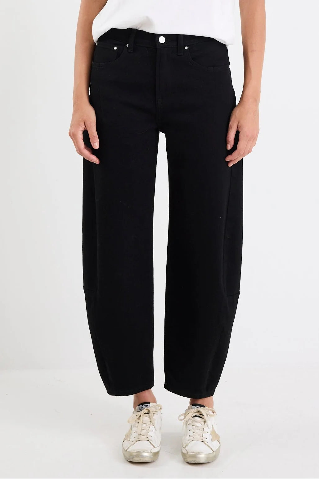 - Soft feel with just the right amount of give for all-day wear
- Jet black wash offers an elevated, versatile finish
- Dark denim - Wash before wear
- Fabric - 62% cotton, 35% polyester, 2% viscose, 1% elastane