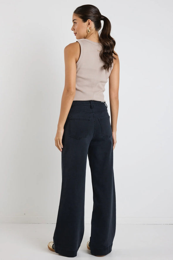 Introducing the Zoey Jean, your new best friend for effortless style. This wide leg jean, features uniquely designed front pockets that add a touch of sophistication to your look. We love these indigo jeans as not only do they look great, but they feel great too.