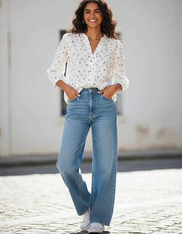 Feminine V-neckline with placket

Slim cuffs for a polished touch

Classic all-over floral print

Lightweight, comfortable fabric