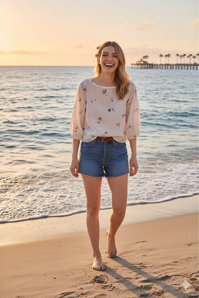 Loose fit with 3/4 elastic cuffs
Boat neckline with floral print
Made from 85% TENCEL™ Modal, 15% Polyester
Slightly see-through; styled with layered top