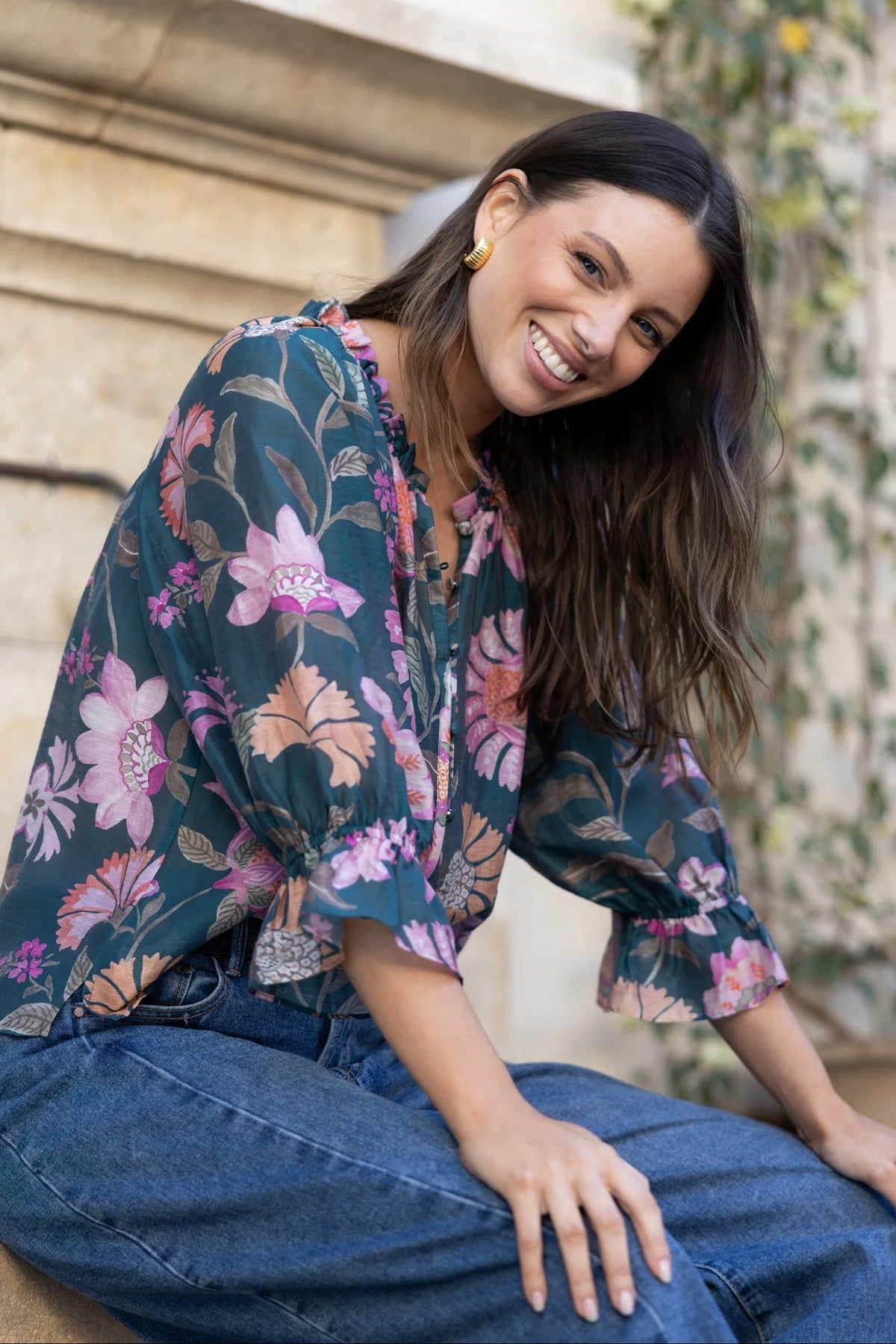 Soft floral scarf print
Rich petrol colourway
Relaxed floaty silhouette
Short balloon sleeves
Button front fastening
Lightweight linen blend fabric
Easy to dress up or down